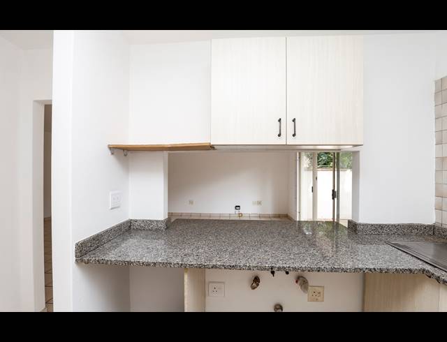 3 BEDROOM TOWNHOUSE FOR SALE IN ESSENWOOD